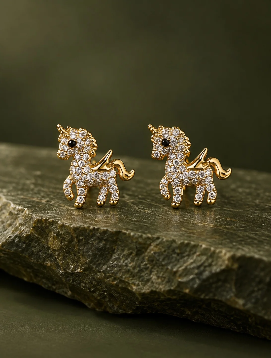 Taşlı Kanatlı Unicorn Küpe görseli 1